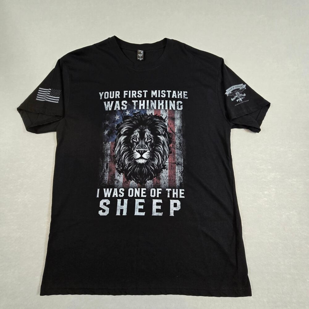 American Patriotic USA Flag & Lion Bold Graphic Design Unisex T-shirt